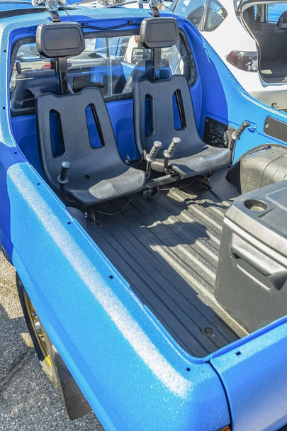 Dual seats in the back of a pickup truck for offroad use - Photo, Image