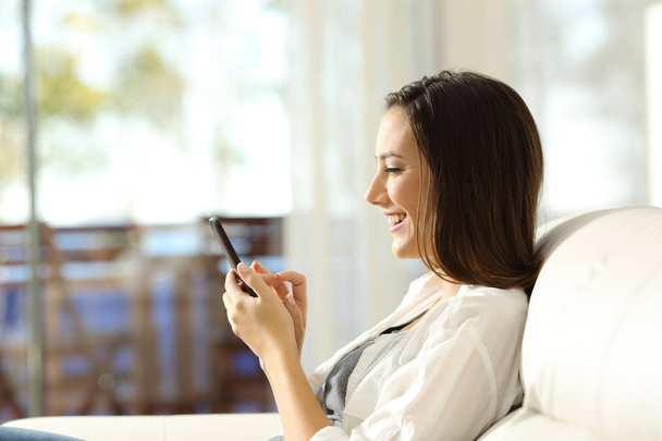 Woman using a smart phone in a luxury apartment - Foto, Imagem