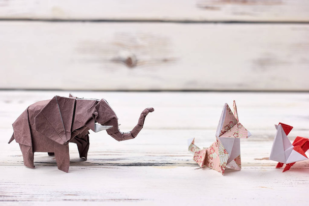 Exposição de modelos animais de origami
 - Foto, Imagem