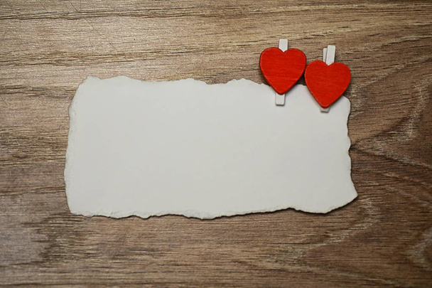 weißes Blatt Papier Liebe Notizen und Herzform - Foto, Bild