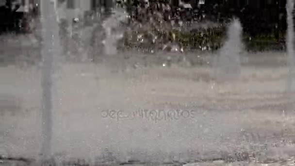 Gocce di pioggia fontana
 - Filmati, video