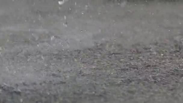 Çeşme yağmur damlaları - Video, Çekim
