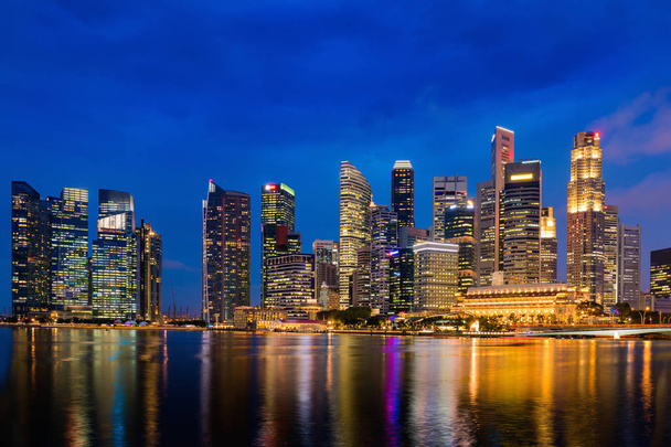 Szingapúr, belvárosi és világító fények, utca-és városrészlet  - Fotó, kép