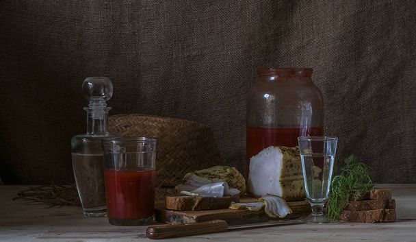 vodka with lard and tomato juice - Zdjęcie, obraz