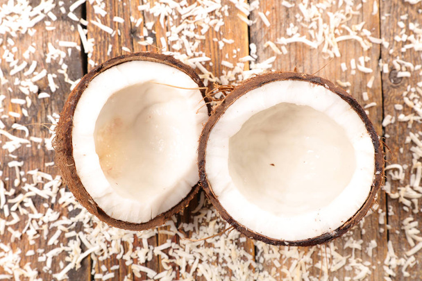 kokos na dřevěné pozadí - Fotografie, Obrázek