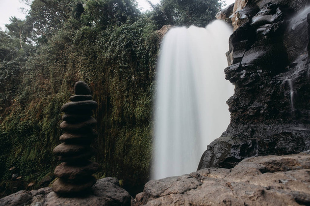 Big waterfall in green forest at summer. Bali, Indonesia - Foto, Bild