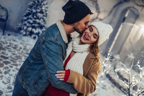 Couple outdoor in winter - Foto, Imagen