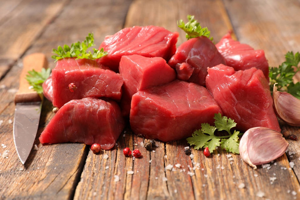 raw beef on table - Фото, зображення