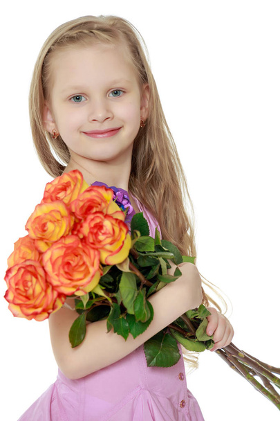 Beautiful little girl 5-6 years. - Foto, afbeelding