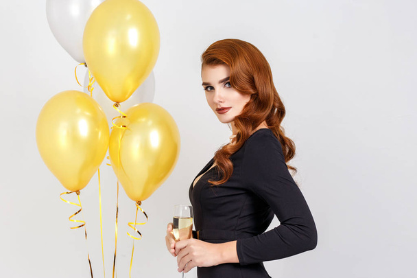 Party portrait of glamour elegant woman with champagne and golde - Foto, Bild