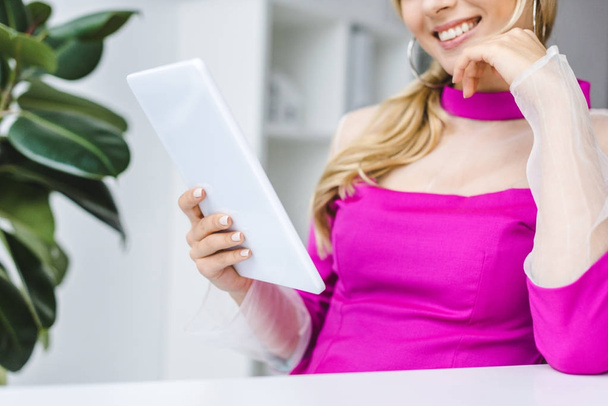 businesswoman with digital tablet - Фото, зображення