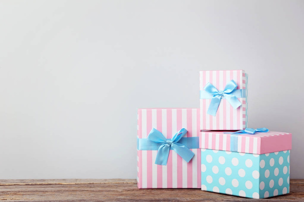 Gift boxes with ribbon - Foto, afbeelding
