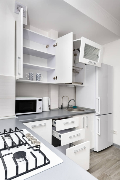 Moderna cucina bianca
 - Foto, immagini