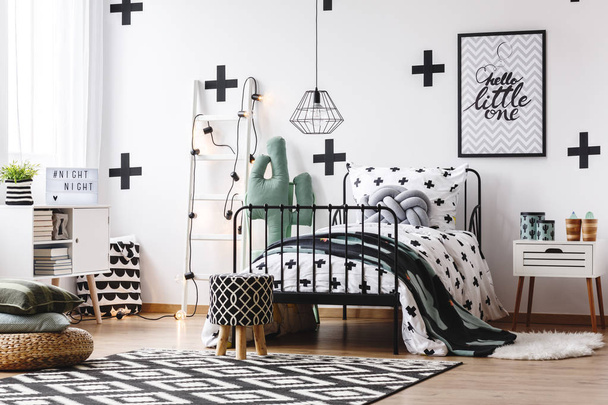 Teenager's bedroom with cactus motif - Φωτογραφία, εικόνα