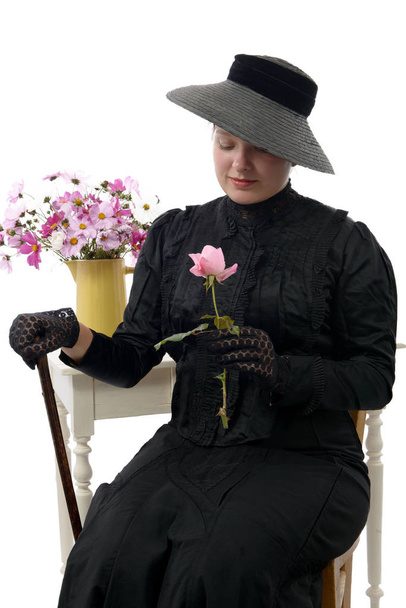 mujer joven en traje vintage 1900
 - Foto, imagen