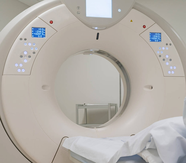 Skeneru CT v nemocnici v centru pro radiografii. - Fotografie, Obrázek