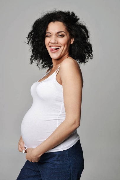 Pregnant woman portrait - Foto, afbeelding