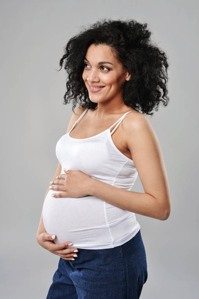 Pregnant woman portrait - Valokuva, kuva