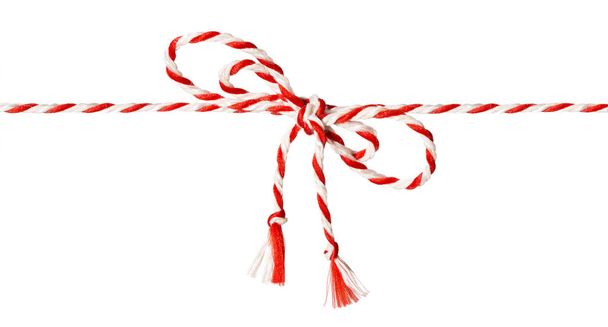 weiß rote Seilschleife, Bindfaden gebunden Knoten, weiß isoliert - Foto, Bild