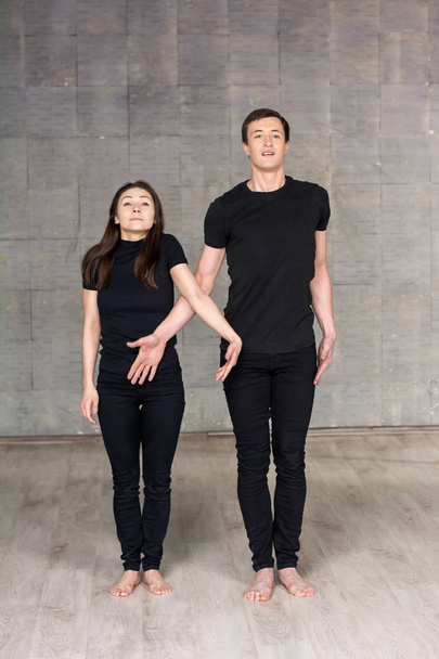 Couple of dancers posing on grey background. - Foto, immagini