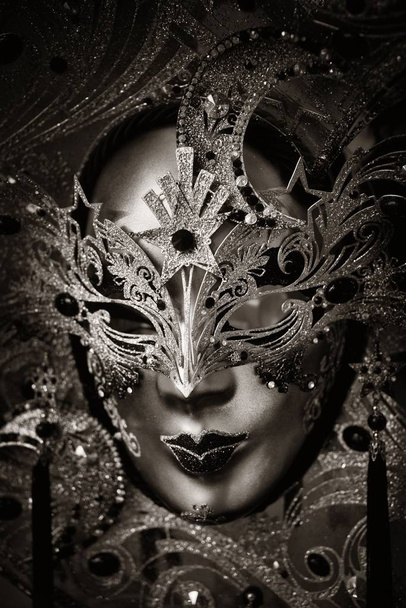 schöne und elegante Maske - Foto, Bild