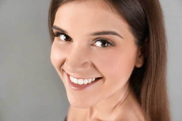 Beautiful young woman with eyelash extension on light background - Φωτογραφία, εικόνα