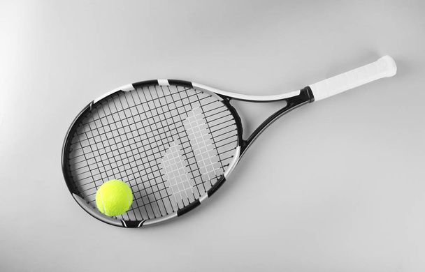Tennis racket and ball - Foto, imagen