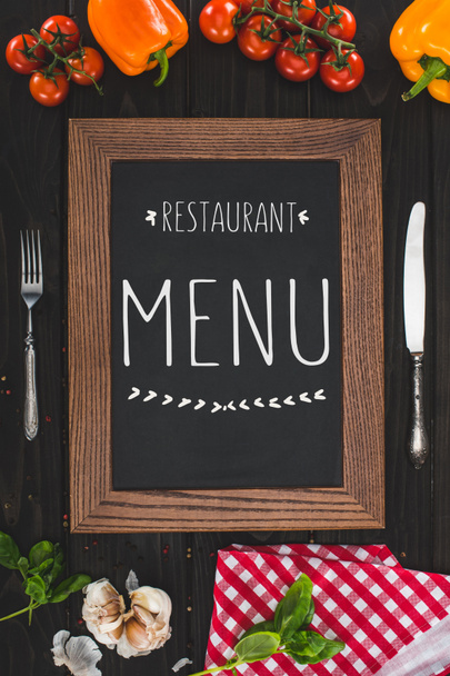 menu, bestek en groenten  - Foto, afbeelding