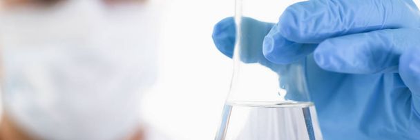 Mužské chemik drží zkumavky skla - Fotografie, Obrázek
