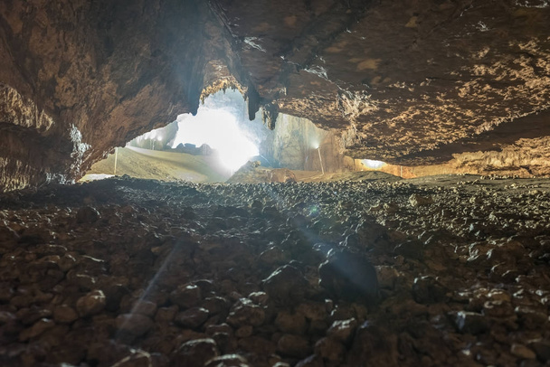 Belső barlang a szakadék az ég Silifke kerületben. Mersin, Törökország - Fotó, kép