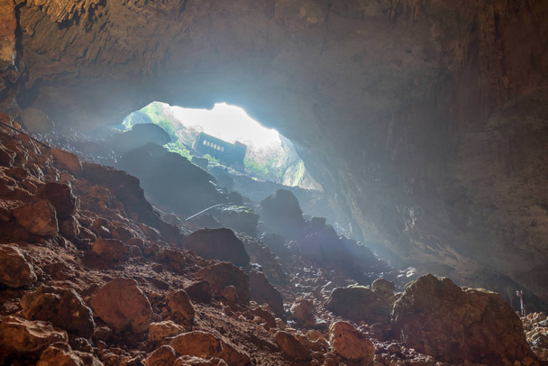 Interior de la cueva del Casco del Cielo en el distrito de Silifke.Mersin Turquía
 - Foto, Imagen