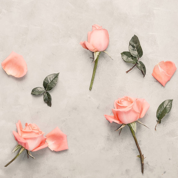 Top view flat lay Pink roses on grey background. Romantic decoration - Zdjęcie, obraz