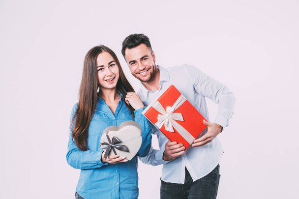 Young beautiful couple with present isolated. - Zdjęcie, obraz