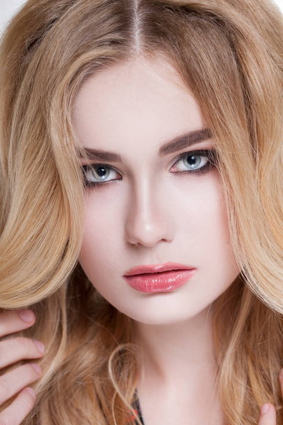 blonde woman with makeup - Foto, imagen