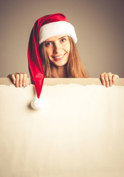 Santa girl holding blank billboard - Valokuva, kuva