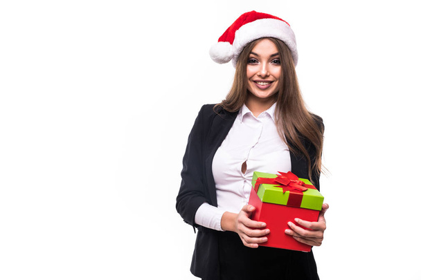 Bellezza donna d'affari accettare un regalo di Natale isolato su sfondo bianco
 - Foto, immagini