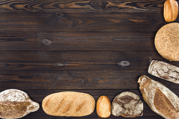 Assortimento di pane fatto in casa
 - Foto, immagini