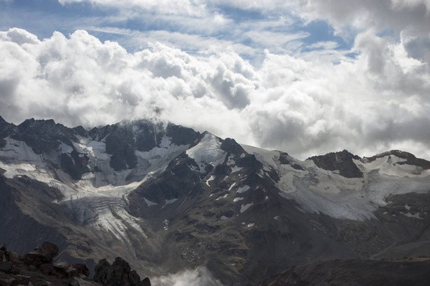 Altas montañas de nieve del Cáucaso
 - Foto, Imagen
