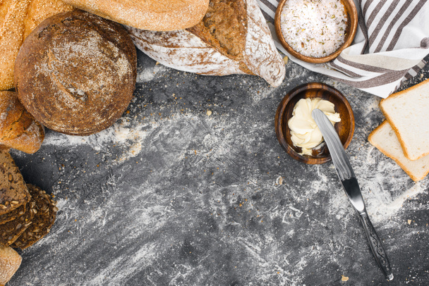 домашній хліб і масло
 - Фото, зображення