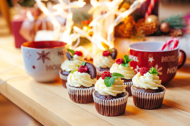 Arredo natalizio in Studio, cupcake, muffin fatti in casa
 - Foto, immagini