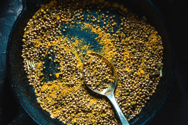 Cooking masala for curry in the pan on the dark background  - Foto, imagen