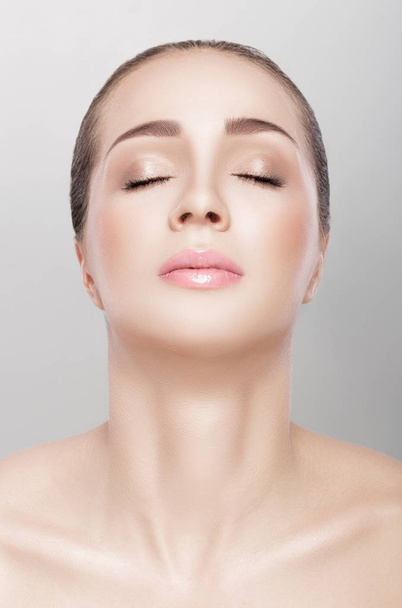 portrait of female neck on grey background - Foto, Imagem