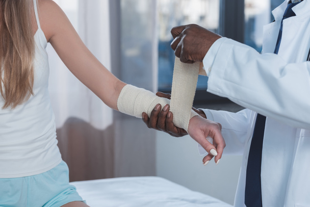 doctor bandaging patient hand - 写真・画像