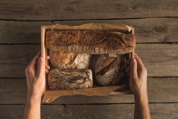 varietà di pane fresco fatto in casa
  - Foto, immagini