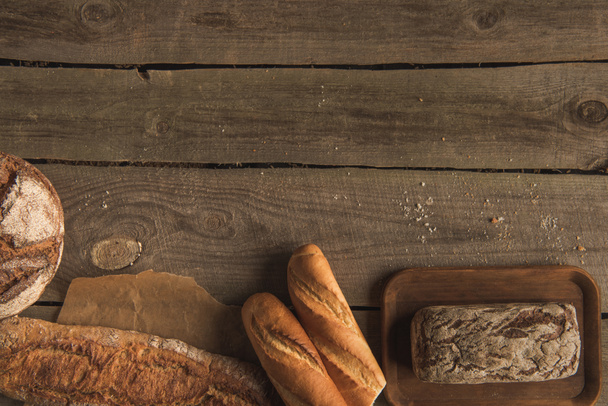 variety of fresh homemade bread  - Foto, afbeelding
