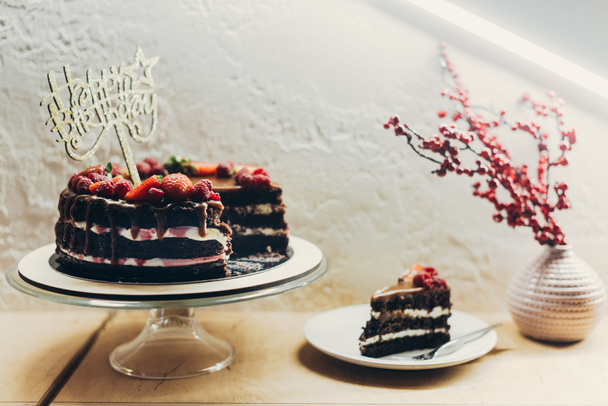 Cake with Happy Birthday sign - Фото, зображення
