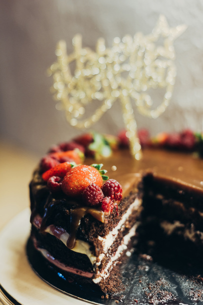 Cake with Happy Birthday sign - Foto, Imagen