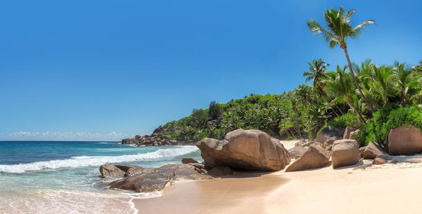Praia tropical de Anse Lazio na ilha de Praslin, Seychelles
.  - Foto, Imagem