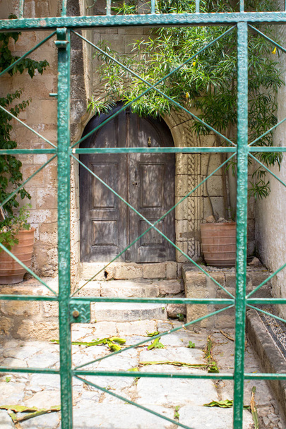 Arquitectura griega típica en la isla de Rodas, Grecia
 - Foto, Imagen