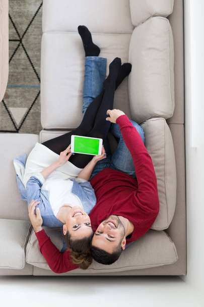 ouple relaxing at home using tablet - Valokuva, kuva